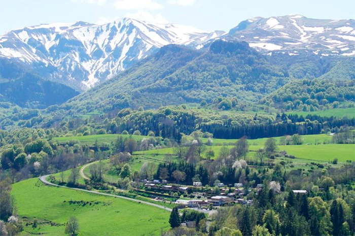 Camping au cœur des montagnes en Auvergne